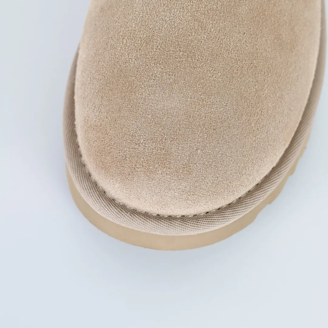 Copywriting price 💰600 The core recommendation is good price. The platform’s foreign trade is exclusively for UGG Classic women’s snow boots 1174496. Produced by the ten-year-old brand shoemaking factory production line. Pay attention to every detail. Longfeng A-grade genuine sheep fur is integrated. It is built in full compliance with the ZP process. Size: 35 36 37 38 39 40